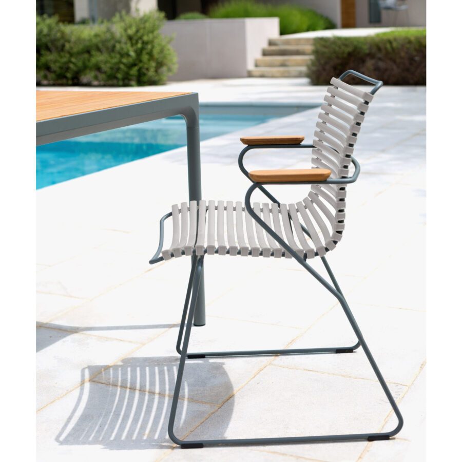 Houe "Click" Gartenstuhl mit Armlehnen, Kunststoff-Lamellen muted white