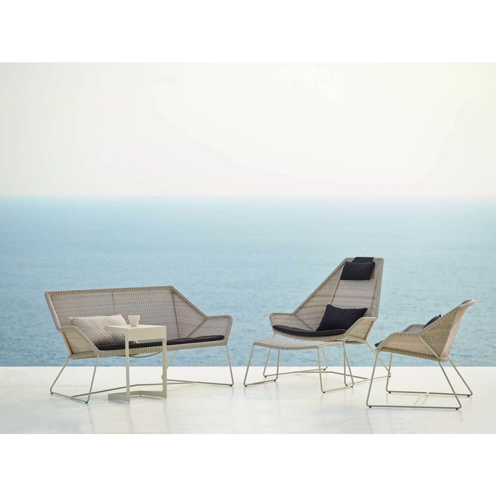 Loungesofa, Loungesessel "Breeze" & Beistelltisch "Time-out" von Cane-line
