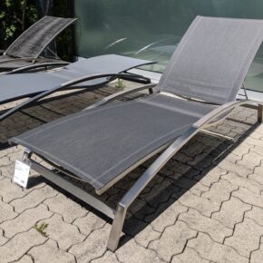 Diamond Garden "Ancona" Sonnenliege, Gestell Edelstahl, Liegefläche Textiligewebe anthrazit, Ausstellung Karlsruhe