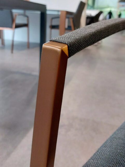 Ausschnitt von Gartenstuhl von SIT Mobilia mit Gestell Kupfer verchromt