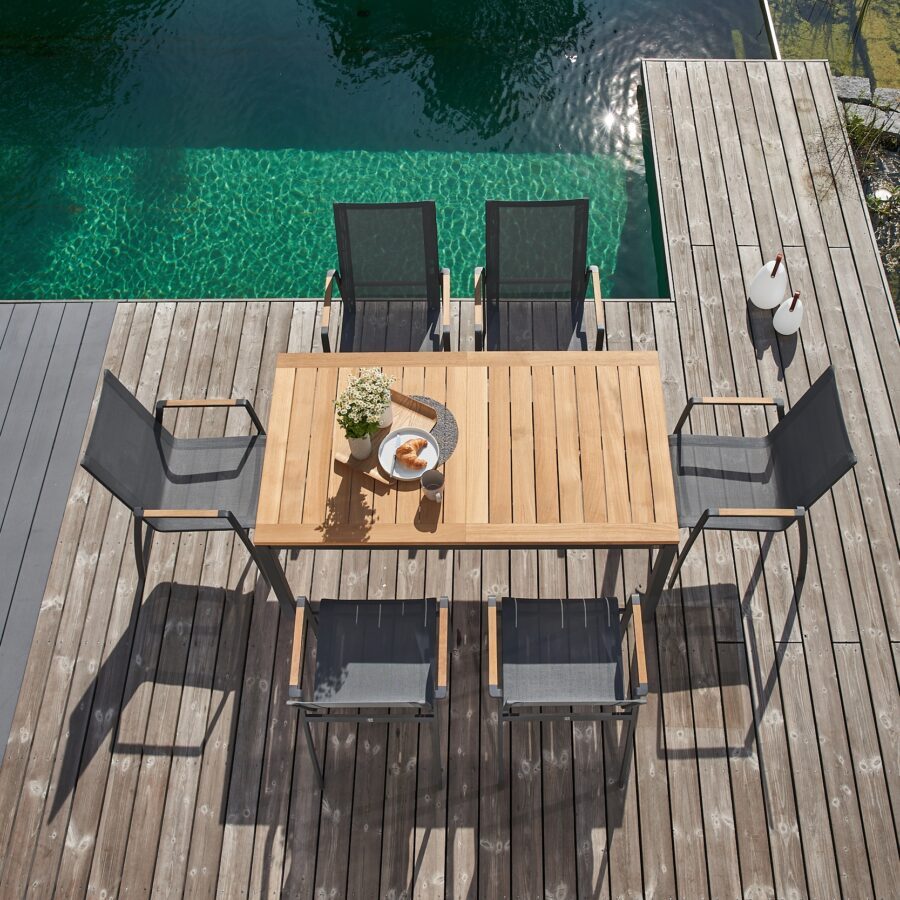 CASA DOMA "Mineo/Ugento" Gartenmöbel-Set 7-tlg., Gestelle Edelstahl anthrazit, Sitzfläche Sunproof® Sling schwarz/silber, Armlehnen Teak, Tischplatte Teak, 160/220x90 cm