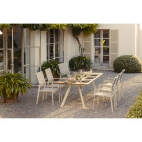 Niehoff "Lissabon" Hochlehner mit "Valletta" Gartentisch, Gestelle Aluminium ivory, Sitz- und Rückenfläche Textilgewebe taupe, Tischplatte Teakholz